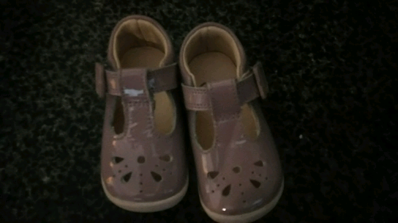 clarks size 2 baby shoes